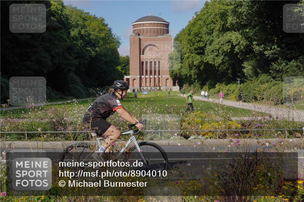 14.09.2025 - Stadtparktriathlon Michael Burmester http://msf.ph/oto/8904010 14.09.2025 10:59:12 Radfahren 683, 739, 759, 886, 920 meine-sportfotos.de