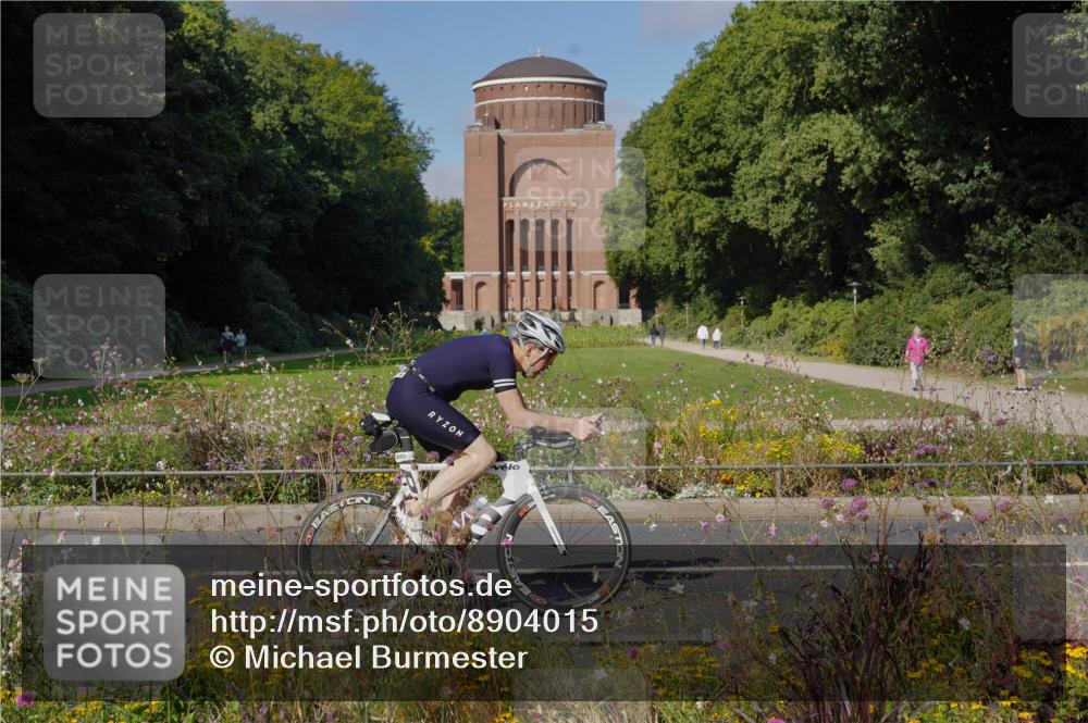 14.09.2025 - Stadtparktriathlon Michael Burmester http://msf.ph/oto/8904015 14.09.2025 10:59:25 Radfahren 698, 748, 752, 775, 800, 813, 889 meine-sportfotos.de