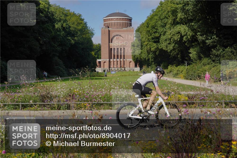 14.09.2025 - Stadtparktriathlon Michael Burmester http://msf.ph/oto/8904017 14.09.2025 10:59:27 Radfahren 698, 748, 752, 775, 800, 813, 889 meine-sportfotos.de