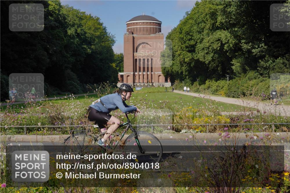 14.09.2025 - Stadtparktriathlon Michael Burmester http://msf.ph/oto/8904018 14.09.2025 10:59:34 Radfahren 698, 785 meine-sportfotos.de
