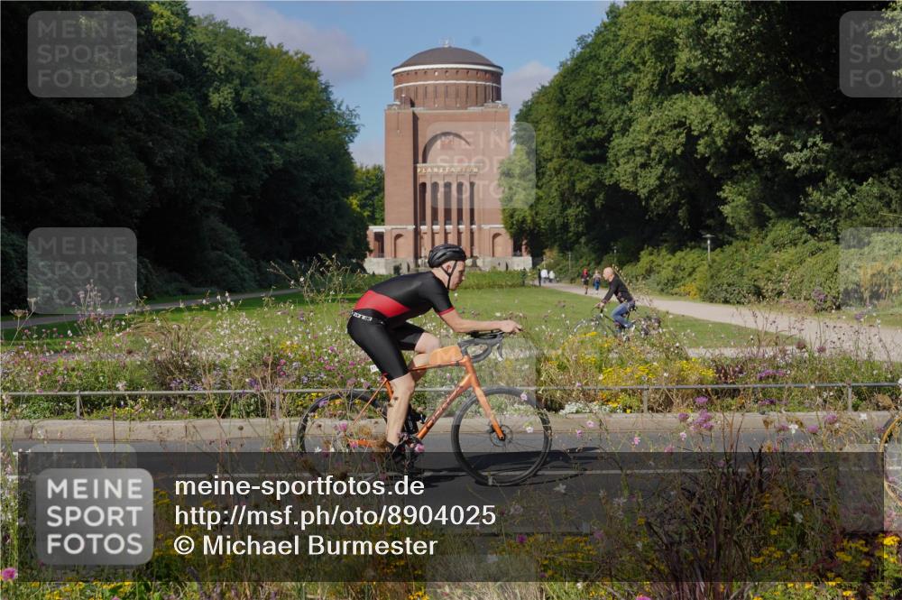 14.09.2025 - Stadtparktriathlon Michael Burmester http://msf.ph/oto/8904025 14.09.2025 11:00:08 Radfahren 678, 723, 839, 858, 874, 894 meine-sportfotos.de