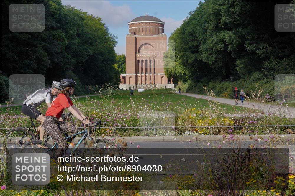 14.09.2025 - Stadtparktriathlon Michael Burmester http://msf.ph/oto/8904030 14.09.2025 11:00:34 Radfahren 600, 601, 643, 829, 838, 915, 921 meine-sportfotos.de