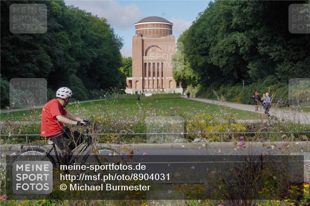 14.09.2025 - Stadtparktriathlon Michael Burmester http://msf.ph/oto/8904031 14.09.2025 11:00:36 Radfahren 600, 601, 643, 730, 793, 829, 838, 870, 915, 921 meine-sportfotos.de