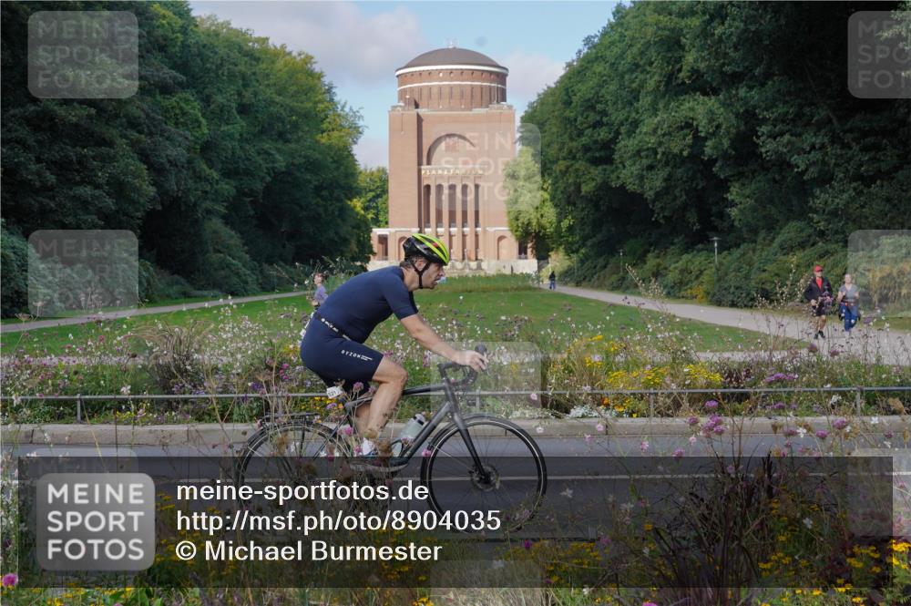 14.09.2025 - Stadtparktriathlon Michael Burmester http://msf.ph/oto/8904035 14.09.2025 11:00:41 Radfahren 600, 601, 643, 716, 724, 730, 793, 838, 865, 870, 918, 921 meine-sportfotos.de