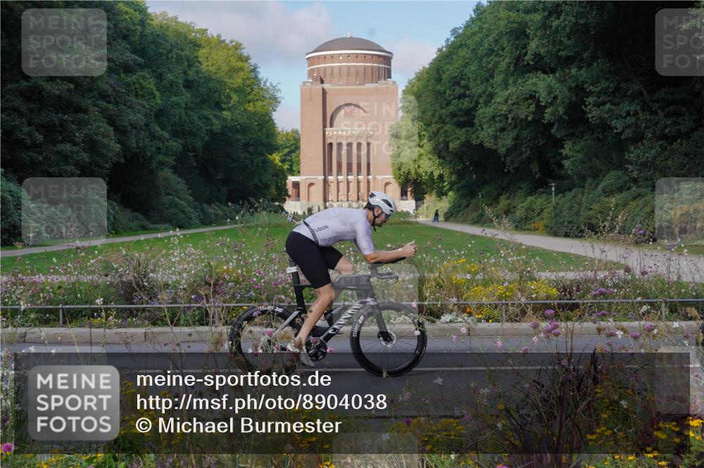 14.09.2025 - Stadtparktriathlon Michael Burmester http://msf.ph/oto/8904038 14.09.2025 11:00:46 Radfahren 716, 724, 730, 735, 793, 805, 865, 870, 918, 921 meine-sportfotos.de