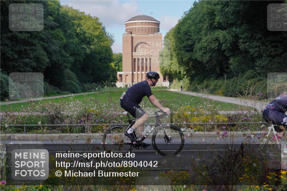 14.09.2025 - Stadtparktriathlon Michael Burmester http://msf.ph/oto/8904042 14.09.2025 11:00:50 Radfahren 716, 724, 730, 735, 793, 805, 865, 918 meine-sportfotos.de