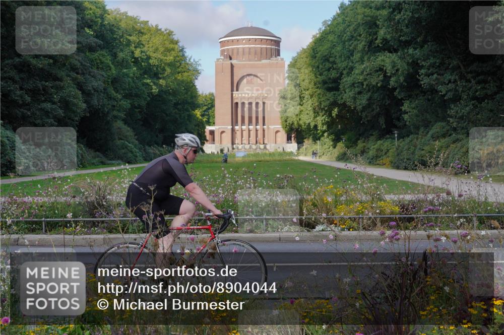 14.09.2025 - Stadtparktriathlon Michael Burmester http://msf.ph/oto/8904044 14.09.2025 11:00:53 Radfahren 716, 735, 805, 865, 892, 918 meine-sportfotos.de