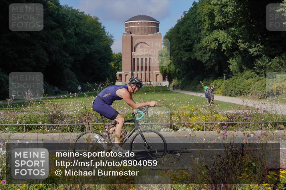 14.09.2025 - Stadtparktriathlon Michael Burmester http://msf.ph/oto/8904059 14.09.2025 11:01:40 Radfahren 728, 769, 880, 901 meine-sportfotos.de