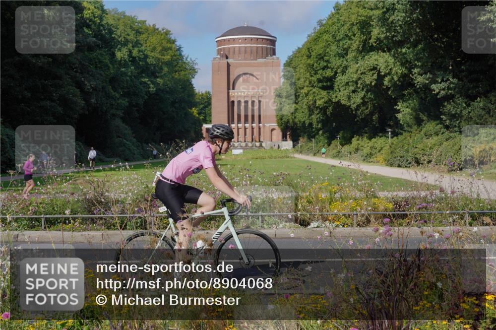 14.09.2025 - Stadtparktriathlon Michael Burmester http://msf.ph/oto/8904068 14.09.2025 11:02:01 Radfahren 736, 779, 790, 815, 822, 842, 854, 868, 900 meine-sportfotos.de