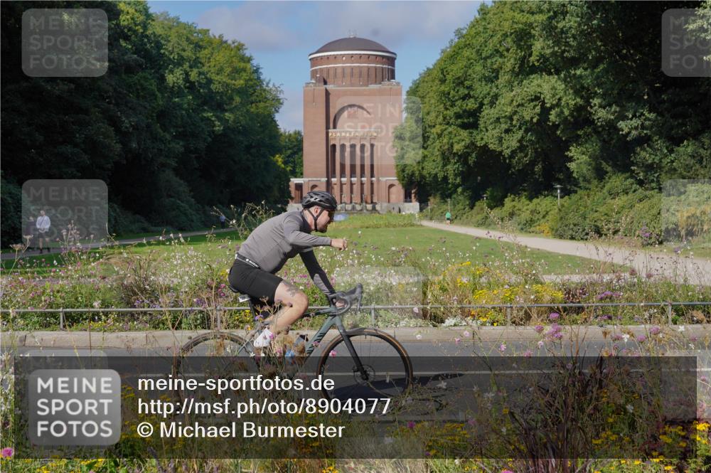 14.09.2025 - Stadtparktriathlon Michael Burmester http://msf.ph/oto/8904077 14.09.2025 11:02:16 Radfahren 682, 729, 732, 780, 875, 916 meine-sportfotos.de