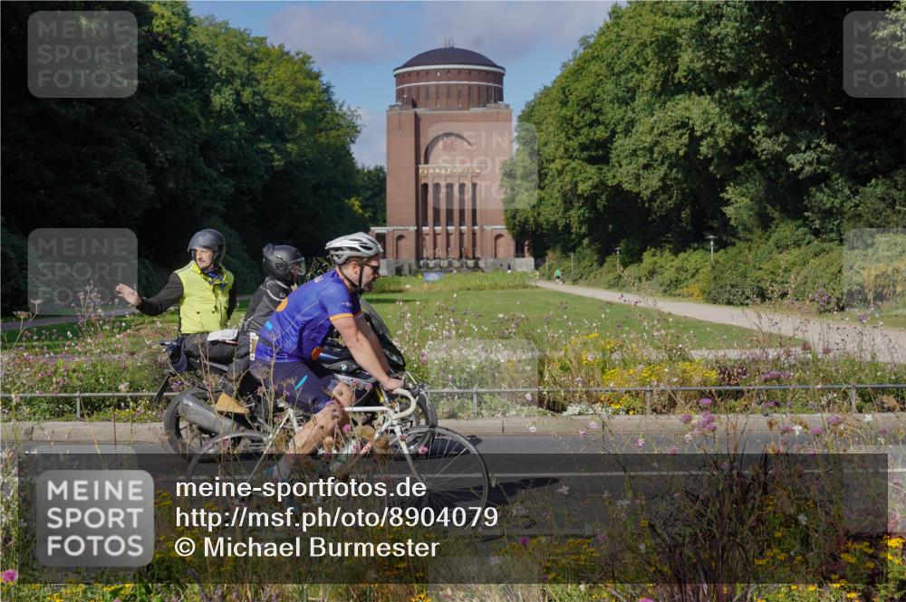 14.09.2025 - Stadtparktriathlon Michael Burmester http://msf.ph/oto/8904079 14.09.2025 11:02:25 Radfahren 682, 732, 761, 890, 916 meine-sportfotos.de