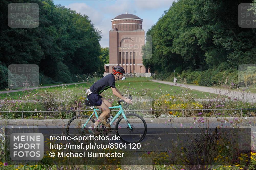 14.09.2025 - Stadtparktriathlon Michael Burmester http://msf.ph/oto/8904120 14.09.2025 11:04:28 Radfahren 627, 628, 771, 802, 803, 857 meine-sportfotos.de
