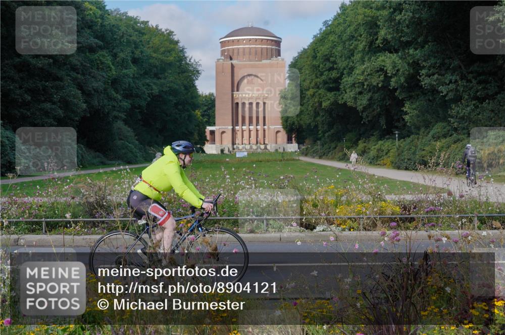 14.09.2025 - Stadtparktriathlon Michael Burmester http://msf.ph/oto/8904121 14.09.2025 11:04:36 Radfahren 627, 746, 754, 807, 824 meine-sportfotos.de