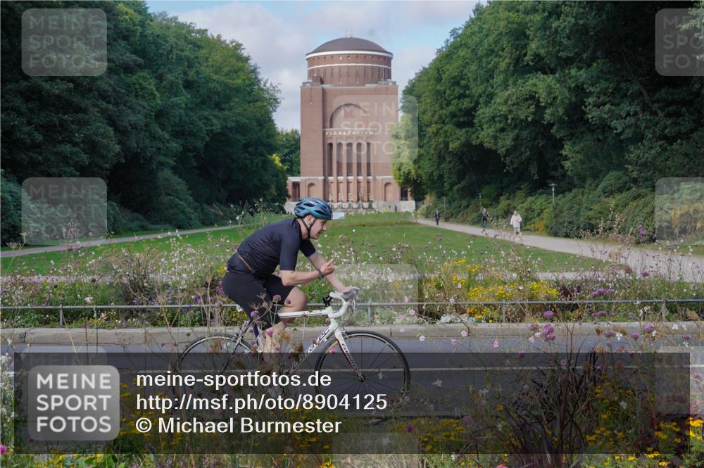 14.09.2025 - Stadtparktriathlon Michael Burmester http://msf.ph/oto/8904125 14.09.2025 11:04:47 Radfahren 754, 807, 828, 905 meine-sportfotos.de