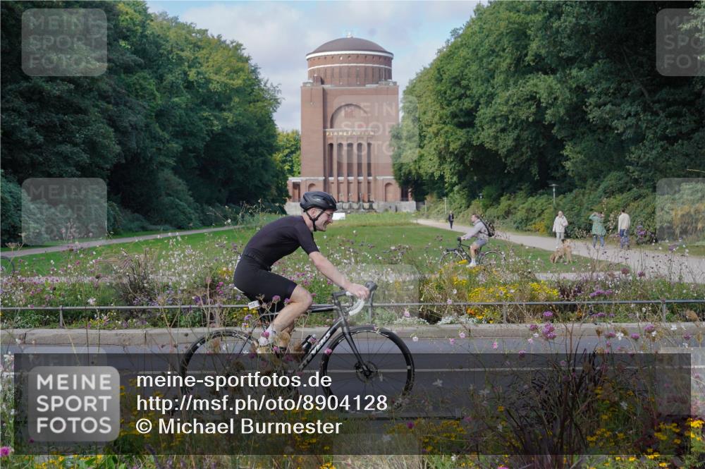 14.09.2025 - Stadtparktriathlon Michael Burmester http://msf.ph/oto/8904128 14.09.2025 11:05:04 Radfahren 737, 776, 826, 833, 852, 867, 891, 919 meine-sportfotos.de