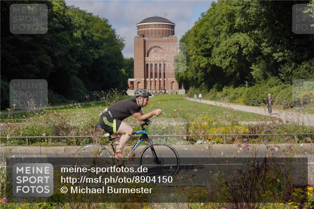 14.09.2025 - Stadtparktriathlon Michael Burmester http://msf.ph/oto/8904150 14.09.2025 11:06:00 Radfahren 727, 743, 750, 848, 897 meine-sportfotos.de