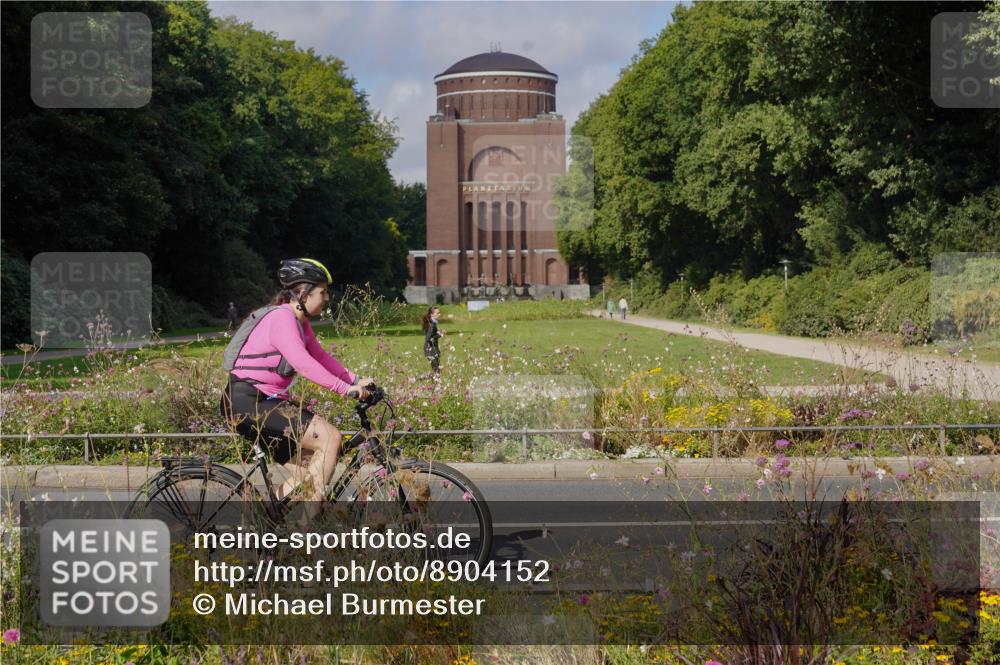 14.09.2025 - Stadtparktriathlon Michael Burmester http://msf.ph/oto/8904152 14.09.2025 11:06:12 Radfahren 679 meine-sportfotos.de