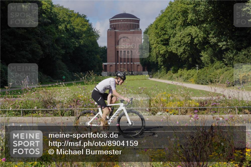 14.09.2025 - Stadtparktriathlon Michael Burmester http://msf.ph/oto/8904159 14.09.2025 11:06:37 Radfahren 748, 777, 816, 820, 862 meine-sportfotos.de