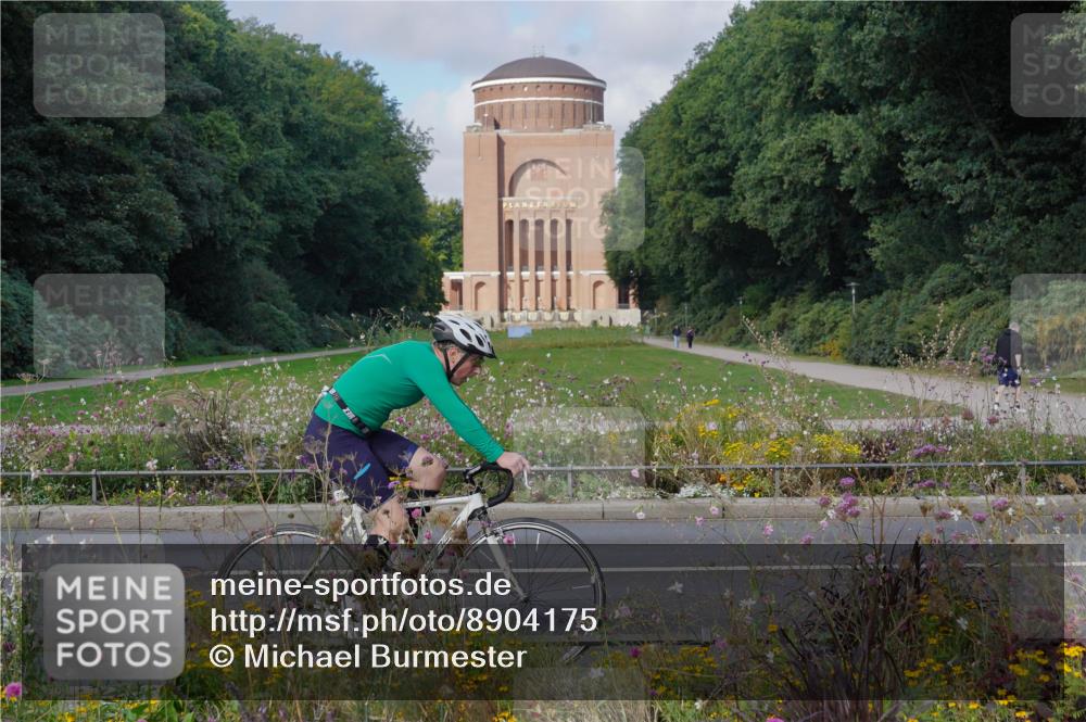 14.09.2025 - Stadtparktriathlon Michael Burmester http://msf.ph/oto/8904175 14.09.2025 11:07:21 Radfahren 739, 785, 838, 871 meine-sportfotos.de