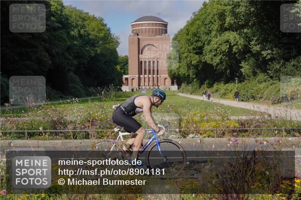 14.09.2025 - Stadtparktriathlon Michael Burmester http://msf.ph/oto/8904181 14.09.2025 11:07:54 Radfahren 829, 847, 858, 870, 893, 921 meine-sportfotos.de
