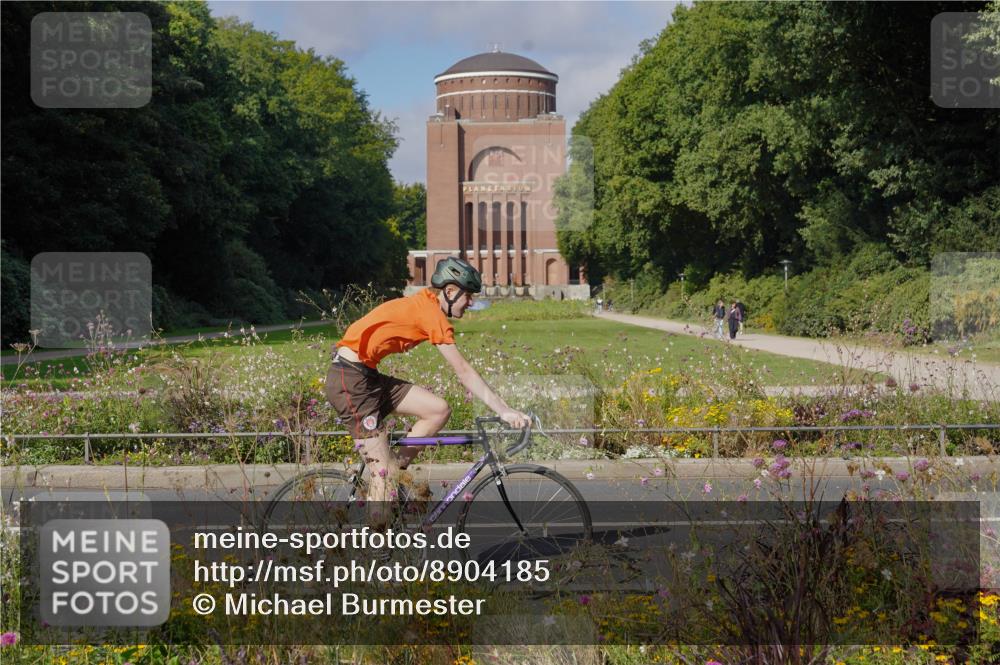 14.09.2025 - Stadtparktriathlon Michael Burmester http://msf.ph/oto/8904185 14.09.2025 11:08:05 Radfahren 728, 730, 829, 894 meine-sportfotos.de