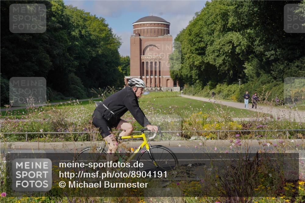 14.09.2025 - Stadtparktriathlon Michael Burmester http://msf.ph/oto/8904191 14.09.2025 11:08:21 Radfahren 758, 839, 878, 892, 915, 918 meine-sportfotos.de