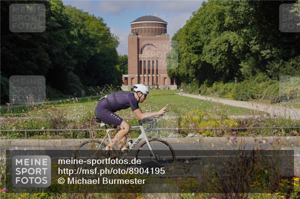 14.09.2025 - Stadtparktriathlon Michael Burmester http://msf.ph/oto/8904195 14.09.2025 11:08:40 Radfahren 842, 880, 901 meine-sportfotos.de