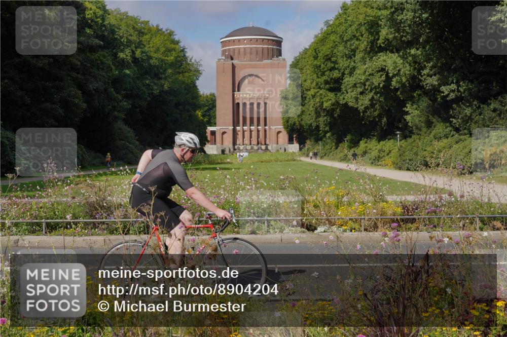 14.09.2025 - Stadtparktriathlon Michael Burmester http://msf.ph/oto/8904204 14.09.2025 11:09:18 Radfahren 805, 823 meine-sportfotos.de
