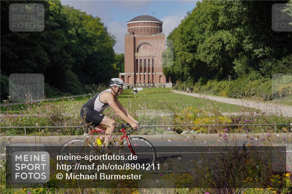 14.09.2025 - Stadtparktriathlon Michael Burmester http://msf.ph/oto/8904211 14.09.2025 11:09:41 Radfahren 724, 780, 790, 831, 900 meine-sportfotos.de