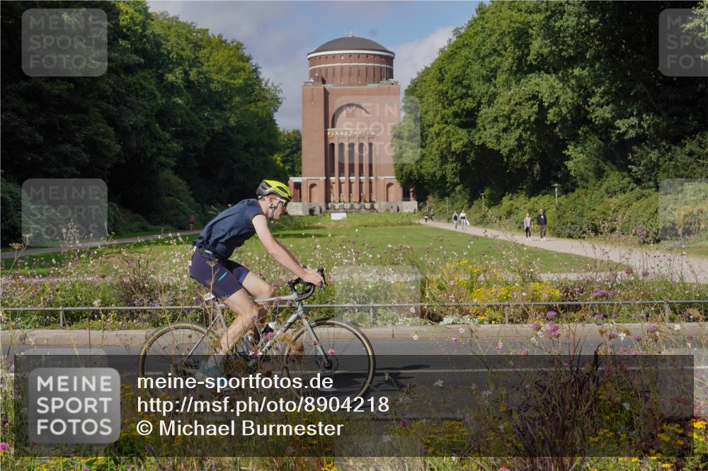 14.09.2025 - Stadtparktriathlon Michael Burmester http://msf.ph/oto/8904218 14.09.2025 11:10:13 Radfahren 762, 806, 868, 877 meine-sportfotos.de