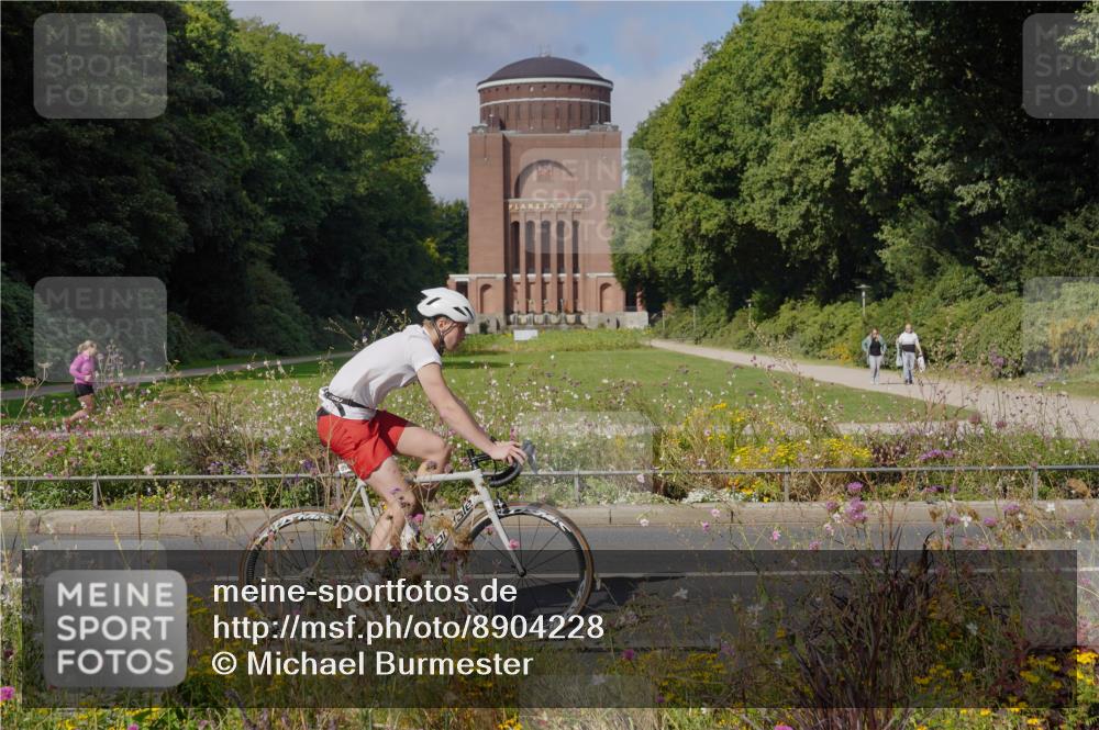 14.09.2025 - Stadtparktriathlon Michael Burmester http://msf.ph/oto/8904228 14.09.2025 11:10:56 Radfahren 760, 761, 772, 786, 854, 890, 909 meine-sportfotos.de