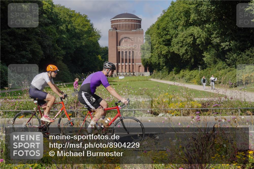 14.09.2025 - Stadtparktriathlon Michael Burmester http://msf.ph/oto/8904229 14.09.2025 11:10:58 Radfahren 760, 772, 781, 786, 890, 909 meine-sportfotos.de