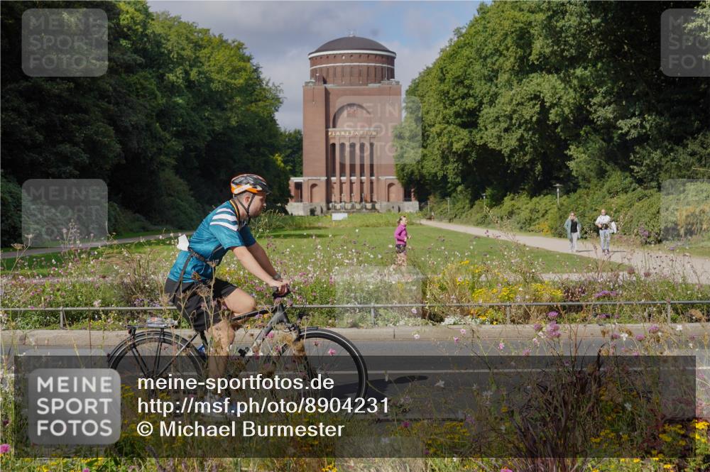 14.09.2025 - Stadtparktriathlon Michael Burmester http://msf.ph/oto/8904231 14.09.2025 11:11:00 Radfahren 760, 772, 781, 786, 890 meine-sportfotos.de