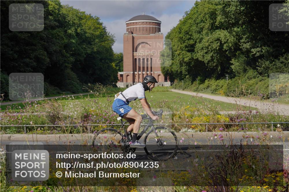 14.09.2025 - Stadtparktriathlon Michael Burmester http://msf.ph/oto/8904235 14.09.2025 11:11:42 Radfahren 740, 792, 911, 914 meine-sportfotos.de