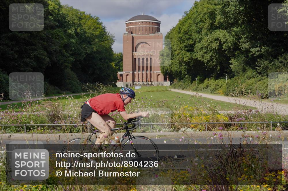 14.09.2025 - Stadtparktriathlon Michael Burmester http://msf.ph/oto/8904236 14.09.2025 11:11:42 Radfahren 740, 792, 911, 914 meine-sportfotos.de