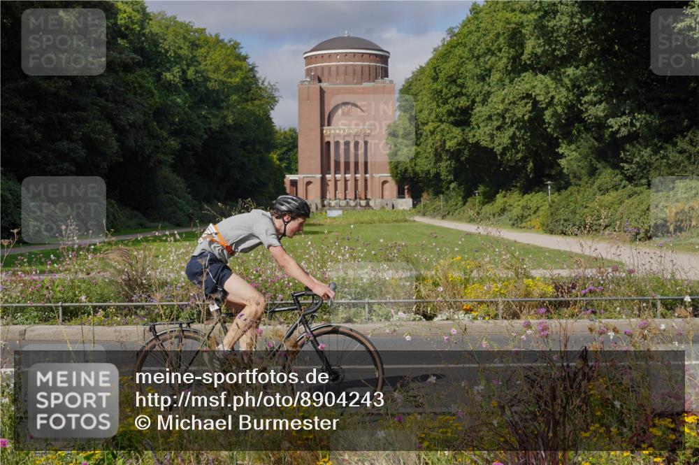 14.09.2025 - Stadtparktriathlon Michael Burmester http://msf.ph/oto/8904243 14.09.2025 11:12:04 Radfahren 755, 765, 771, 802, 852, 905, 919 meine-sportfotos.de