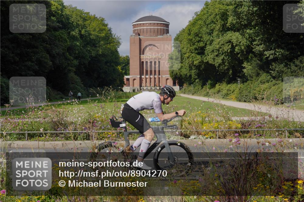 14.09.2025 - Stadtparktriathlon Michael Burmester http://msf.ph/oto/8904270 14.09.2025 11:13:34 Radfahren 825, 848, 889, 917 meine-sportfotos.de