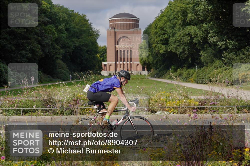 14.09.2025 - Stadtparktriathlon Michael Burmester http://msf.ph/oto/8904307 14.09.2025 11:15:53 Radfahren 739, 875, 893 meine-sportfotos.de