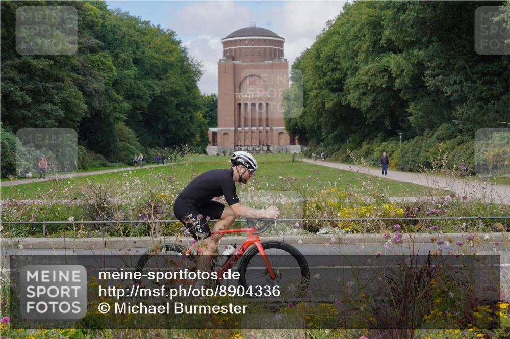 14.09.2025 - Stadtparktriathlon Michael Burmester http://msf.ph/oto/8904336 14.09.2025 11:18:08 Radfahren 909, 926, 961, 1016 meine-sportfotos.de
