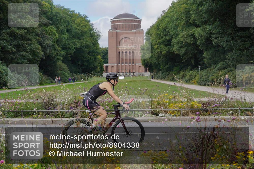 14.09.2025 - Stadtparktriathlon Michael Burmester http://msf.ph/oto/8904338 14.09.2025 11:18:23 Radfahren 902, 930, 935, 976 meine-sportfotos.de