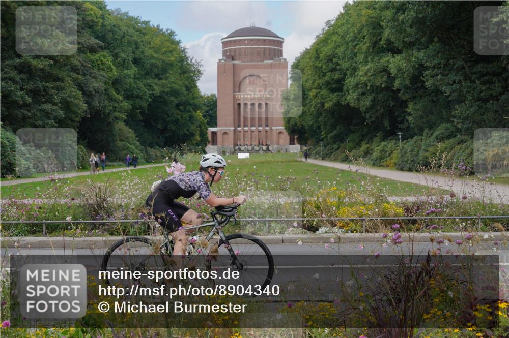 14.09.2025 - Stadtparktriathlon Michael Burmester http://msf.ph/oto/8904340 14.09.2025 11:18:32 Radfahren 868, 934, 935, 951, 976, 993, 1015 meine-sportfotos.de