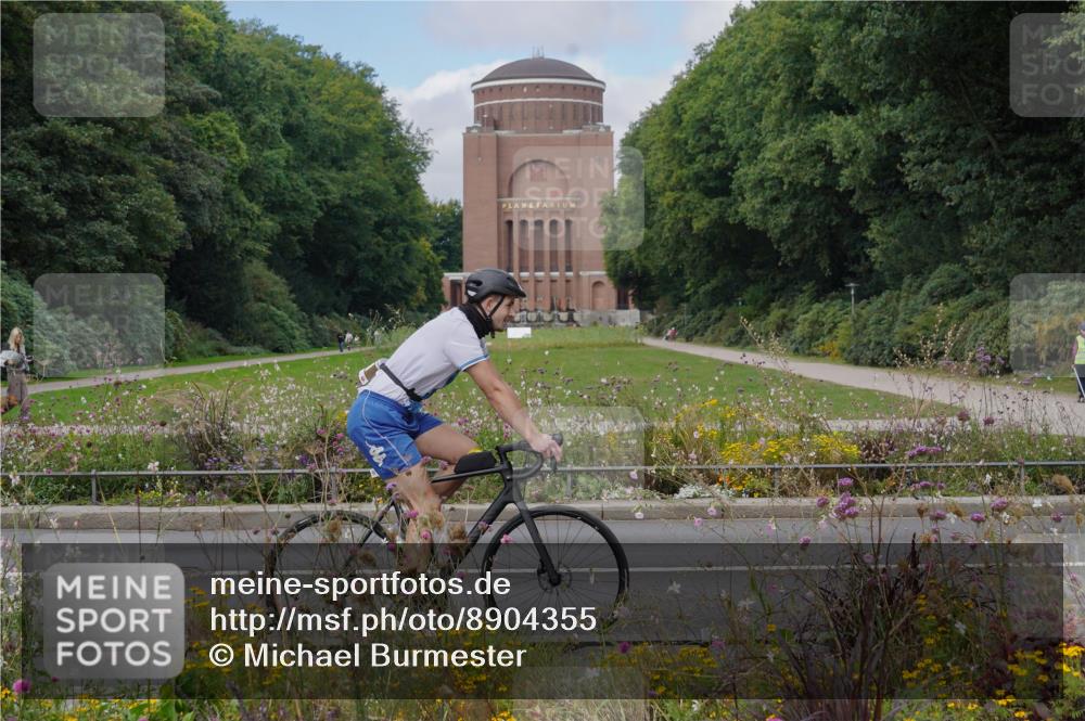14.09.2025 - Stadtparktriathlon Michael Burmester http://msf.ph/oto/8904355 14.09.2025 11:19:14 Radfahren 797, 806, 835, 911, 914, 947, 969 meine-sportfotos.de