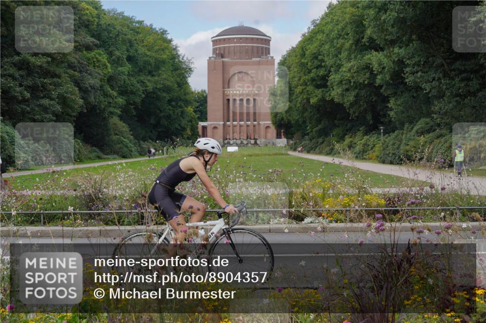 14.09.2025 - Stadtparktriathlon Michael Burmester http://msf.ph/oto/8904357 14.09.2025 11:19:17 Radfahren 806, 835, 911, 914, 942, 947, 969 meine-sportfotos.de
