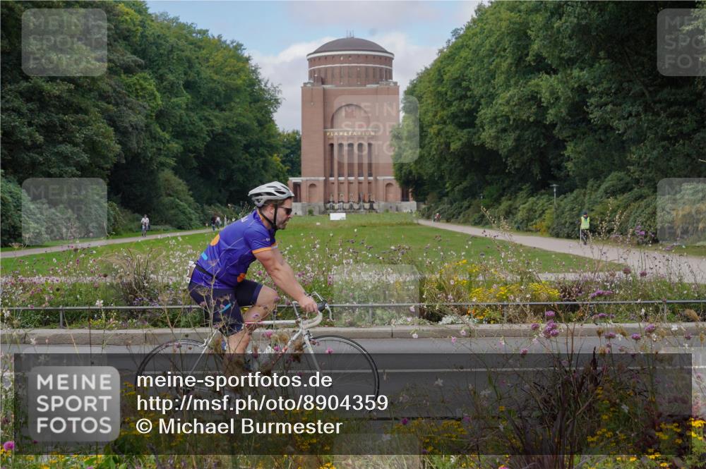 14.09.2025 - Stadtparktriathlon Michael Burmester http://msf.ph/oto/8904359 14.09.2025 11:19:29 Radfahren 846, 890, 905, 916, 942, 979 meine-sportfotos.de