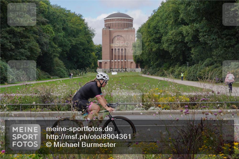 14.09.2025 - Stadtparktriathlon Michael Burmester http://msf.ph/oto/8904361 14.09.2025 11:19:40 Radfahren 854, 898, 944, 979, 1009 meine-sportfotos.de