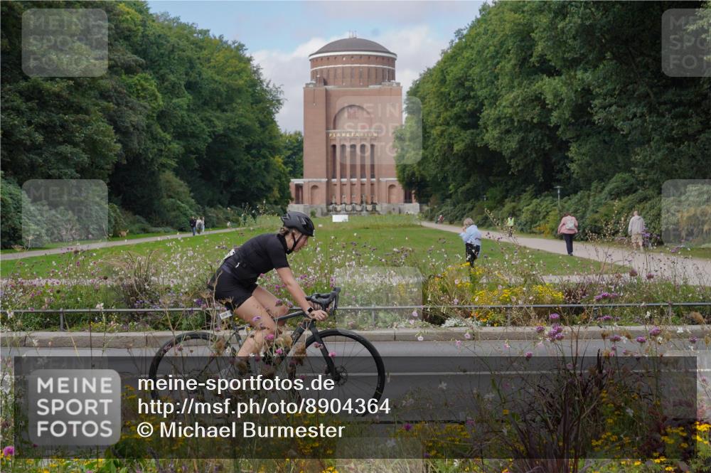 14.09.2025 - Stadtparktriathlon Michael Burmester http://msf.ph/oto/8904364 14.09.2025 11:19:49 Radfahren 825, 836, 898, 1009, 1020 meine-sportfotos.de