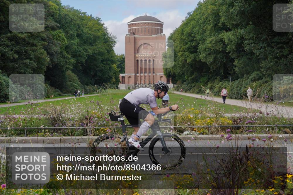 14.09.2025 - Stadtparktriathlon Michael Burmester http://msf.ph/oto/8904366 14.09.2025 11:19:53 Radfahren 825, 836, 867, 898, 1009, 1020 meine-sportfotos.de