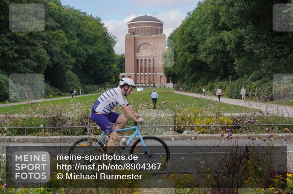14.09.2025 - Stadtparktriathlon Michael Burmester http://msf.ph/oto/8904367 14.09.2025 11:19:56 Radfahren 825, 836, 841, 867, 990 meine-sportfotos.de