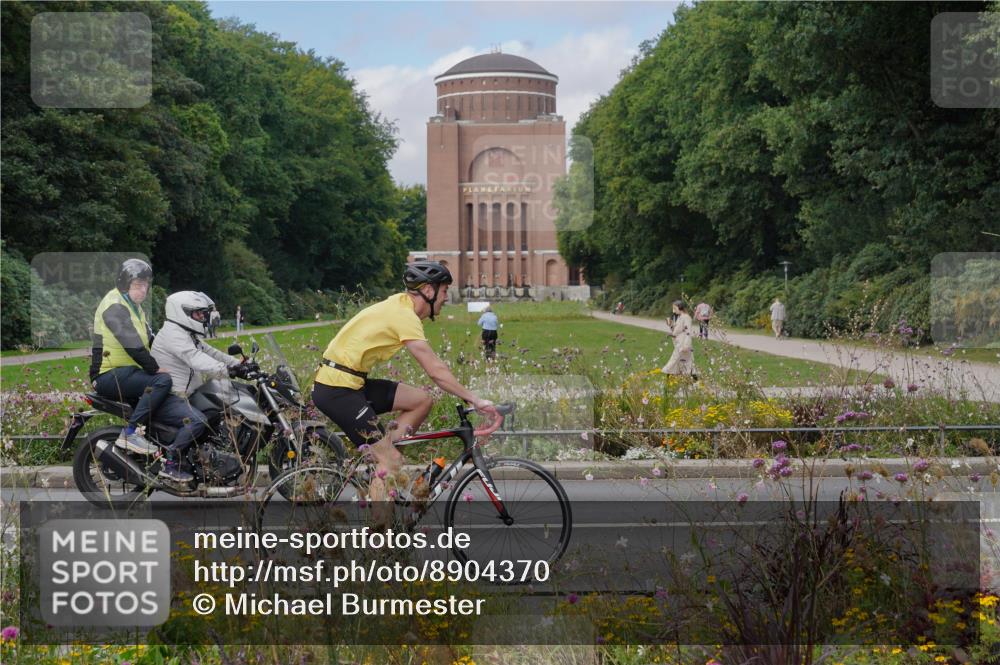 14.09.2025 - Stadtparktriathlon Michael Burmester http://msf.ph/oto/8904370 14.09.2025 11:20:05 Radfahren 841, 867, 925, 975, 984, 990 meine-sportfotos.de