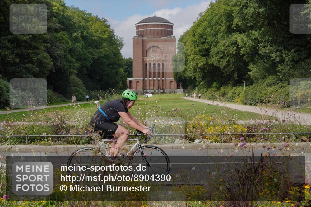 14.09.2025 - Stadtparktriathlon Michael Burmester http://msf.ph/oto/8904390 14.09.2025 11:21:01 Radfahren 937, 949, 973, 982 meine-sportfotos.de